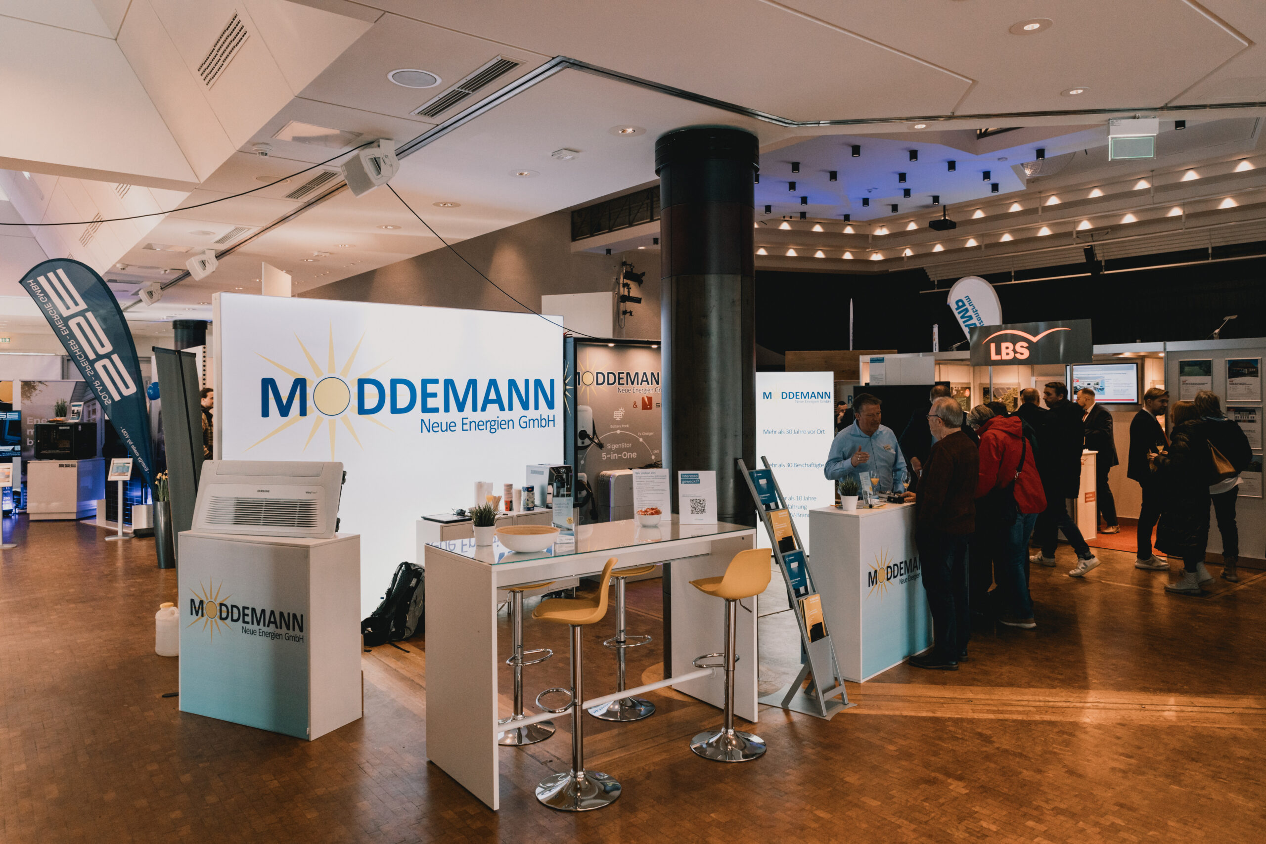 Der Messestand der Firma Moddemann Neue Energien GmbH auf der Baumesse Rheine und der Emlichheimer Baumesse
